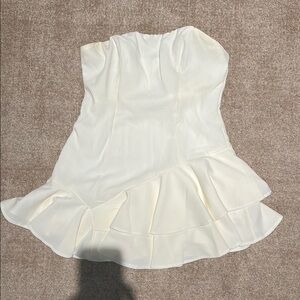 Elegant White Strapless Dress